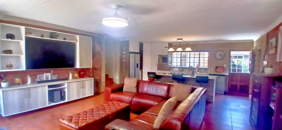 5 Bedroom Property for Sale in Langenhovenpark Free State